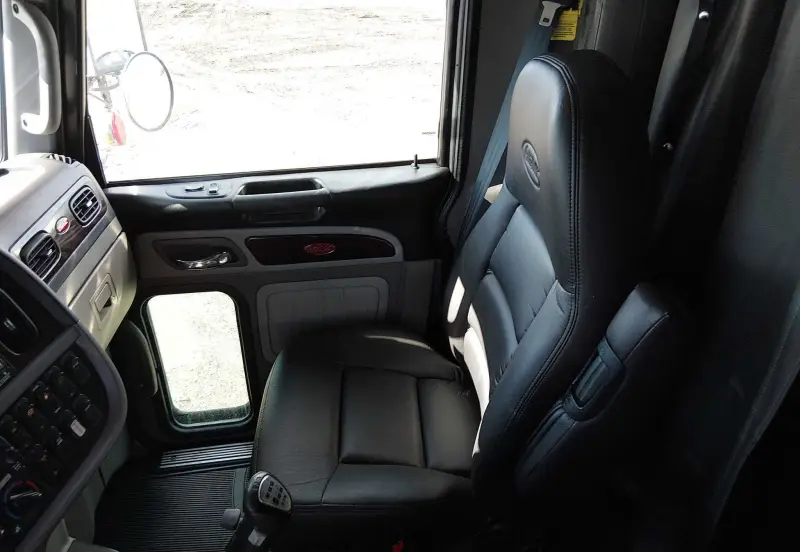 2022 Peterbilt 389 photo 62
