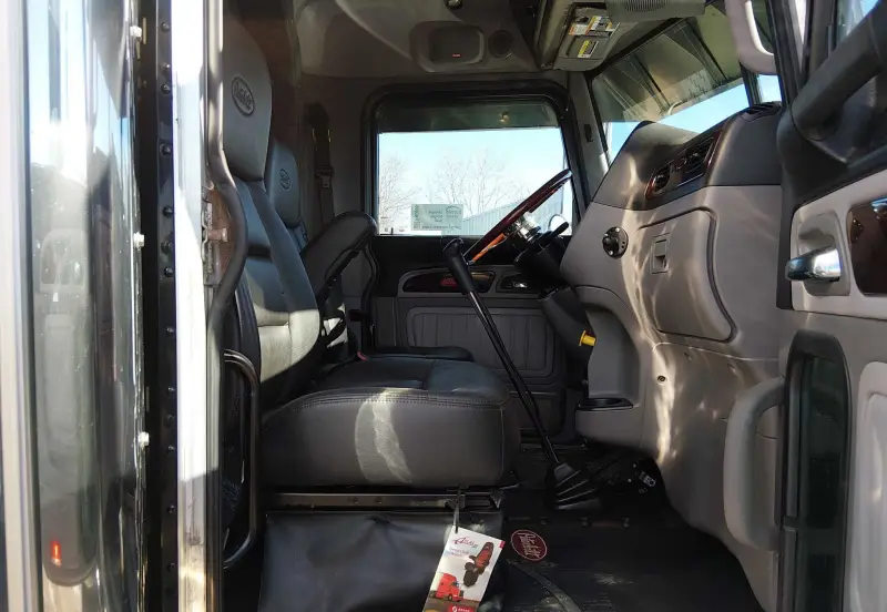2022 Peterbilt 389 photo 77