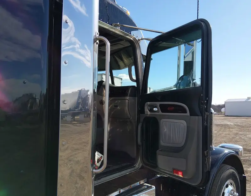 2022 Peterbilt 389 photo 75