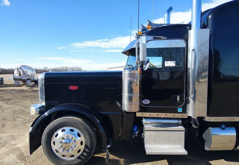 2022 Peterbilt 389 photo 9
