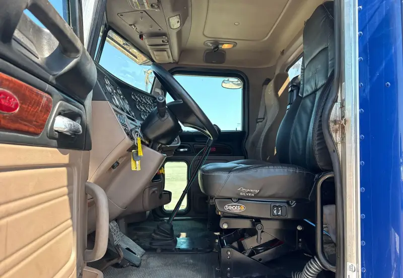 2014 Peterbilt 389K glider kit photo 36