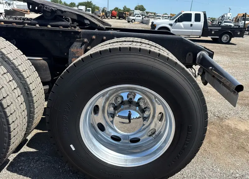 2014 Peterbilt 389K glider kit photo 92