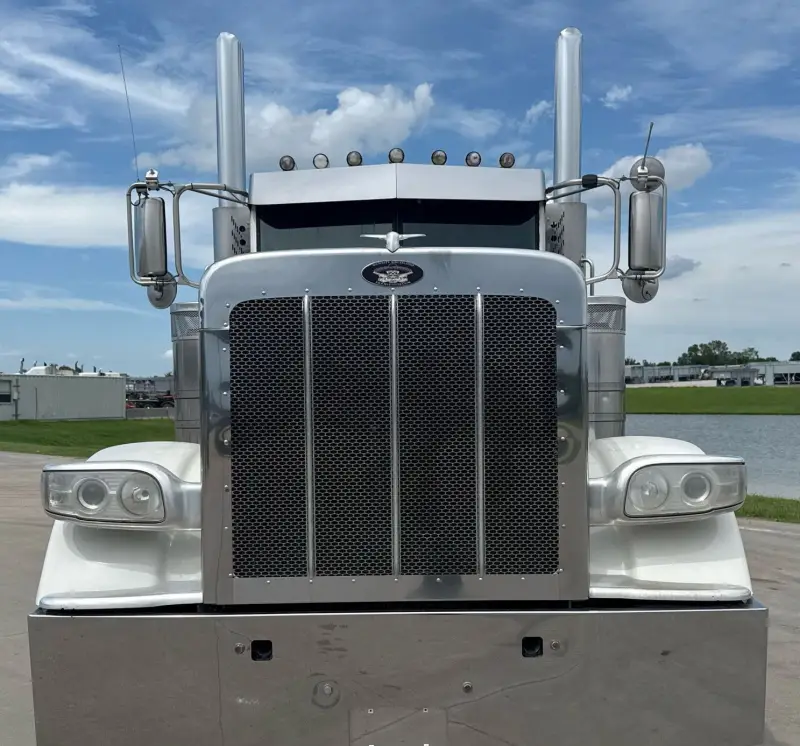 2020 Peterbilt 389 photo 2
