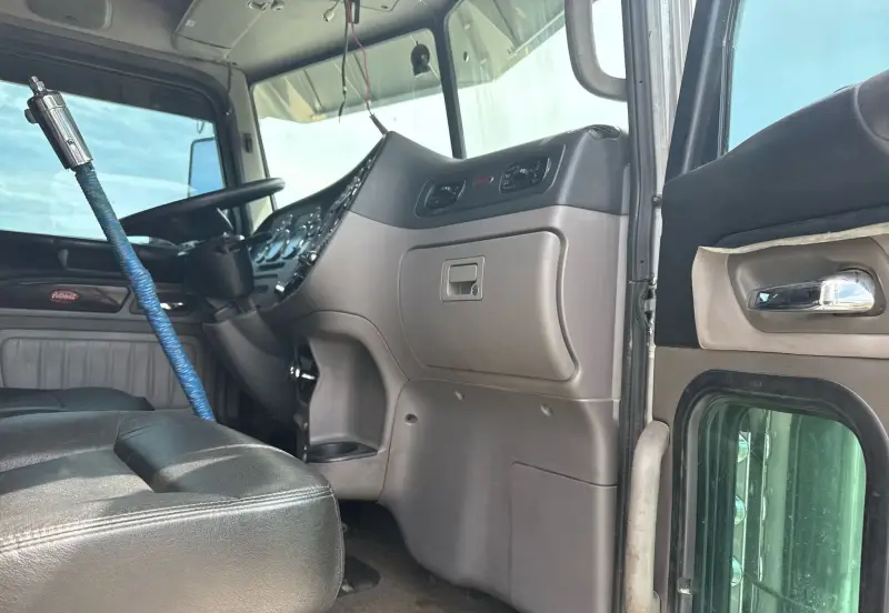 2020 Peterbilt 389 photo 50