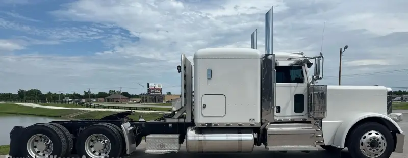 2020 Peterbilt 389 photo 4