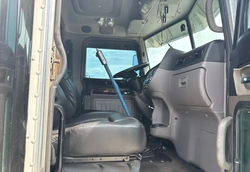 2020 Peterbilt 389 photo 49