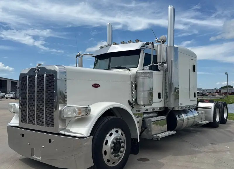 2020 Peterbilt 389 photo 1