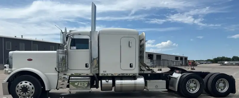 2020 Peterbilt 389 photo 8