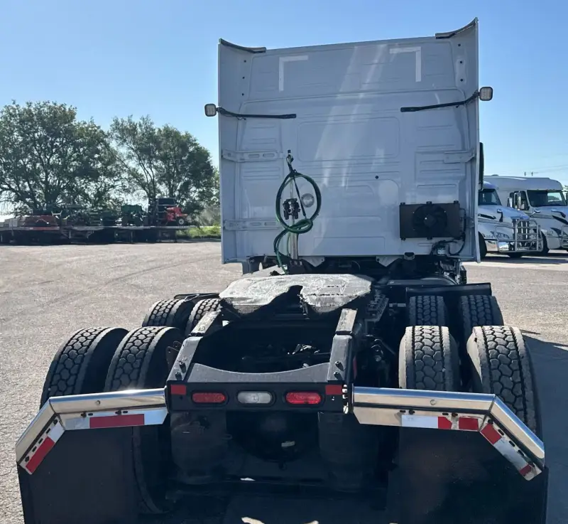 2021 Volvo VNL photo 6