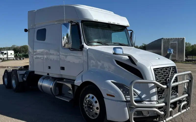 2021 Volvo VNL photo 3