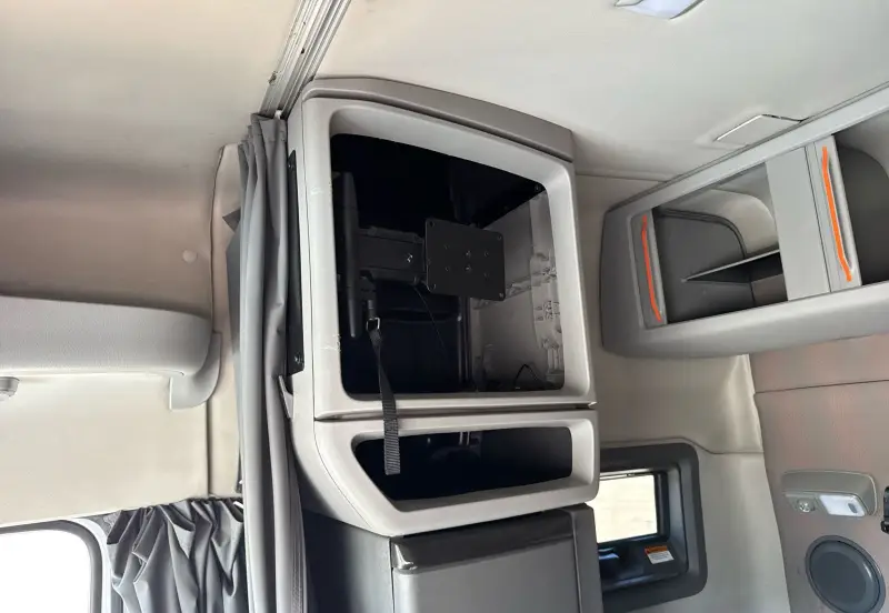 2021 Volvo VNL photo 57