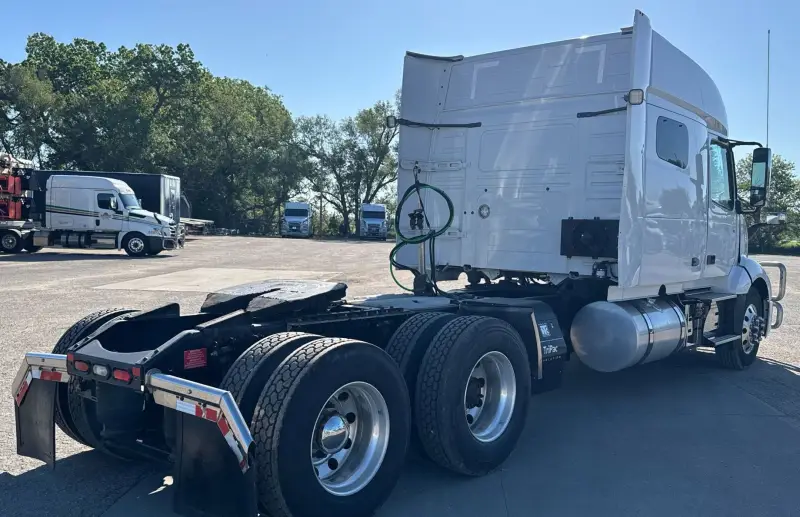 2021 Volvo VNL photo 5