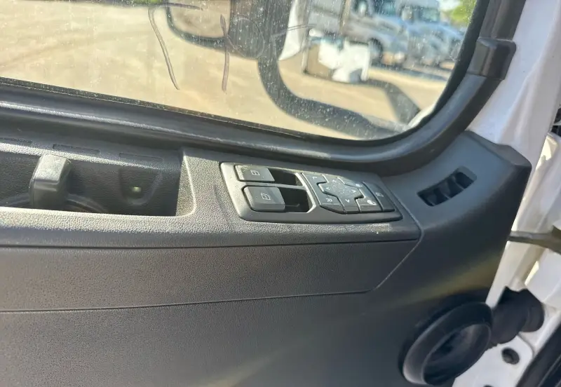 2021 Volvo VNL photo 41