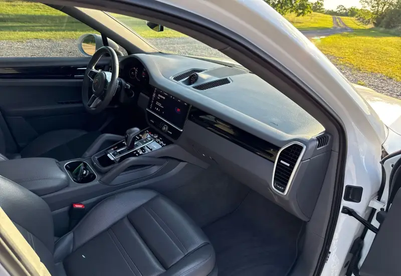 2021 Porsche Cayenne photo 40