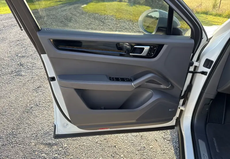 2021 Porsche Cayenne photo 18