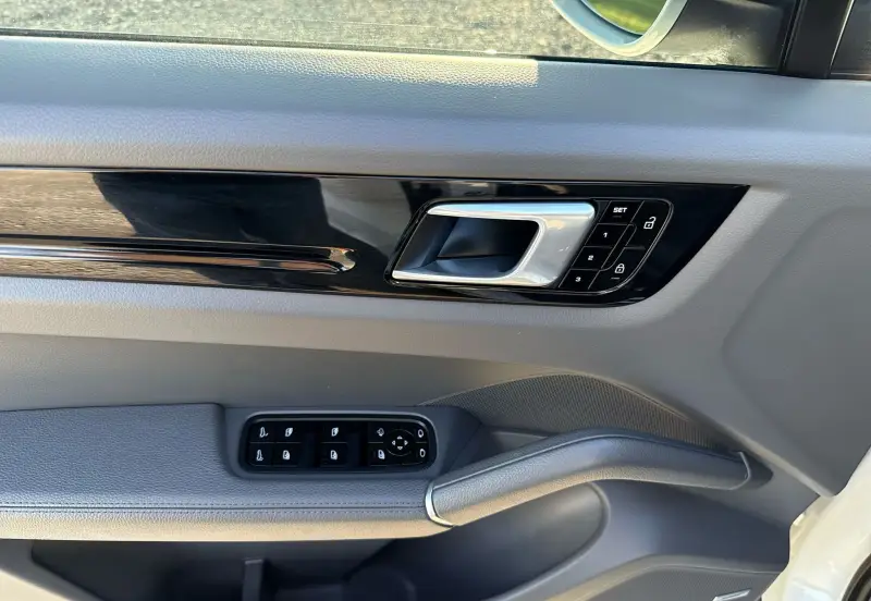 2021 Porsche Cayenne photo 19