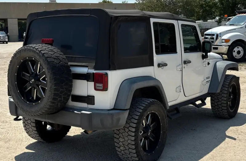 2017 Jeep Wrangler photo 5