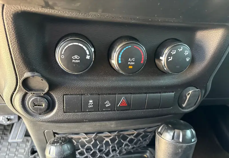 2017 Jeep Wrangler photo 25