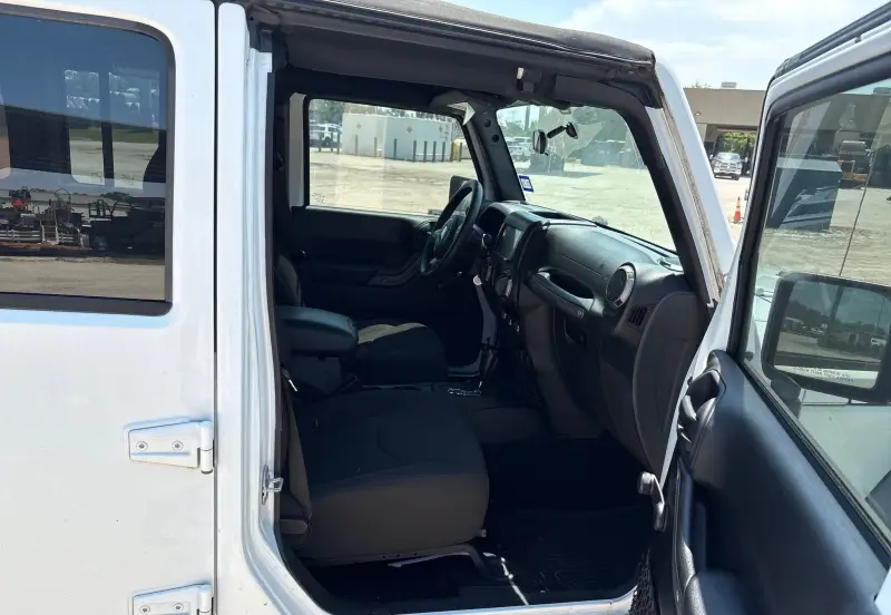 2017 Jeep Wrangler photo 28