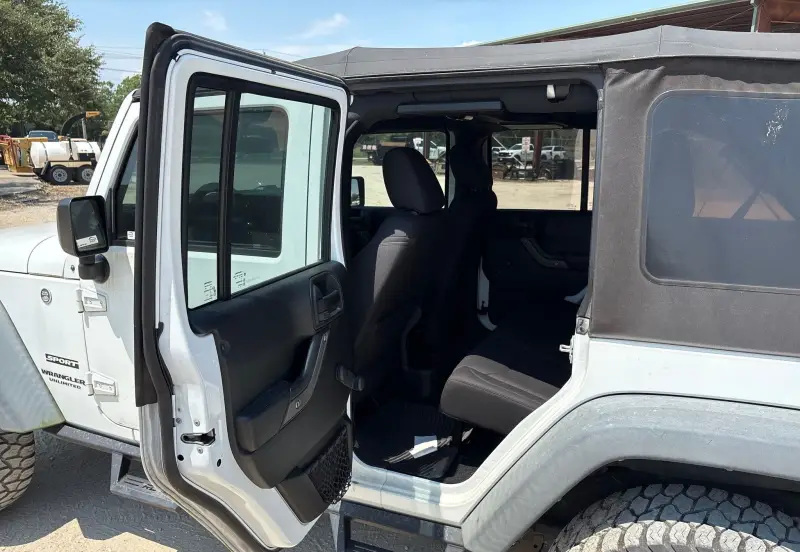 2017 Jeep Wrangler photo 36