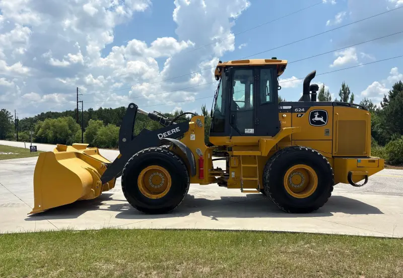 2023 John Deere 624P photo 8
