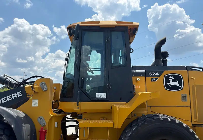 2023 John Deere 624P photo 11