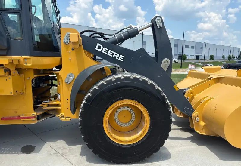 2023 John Deere 624P photo 31